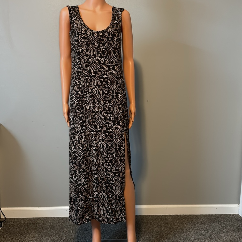 Elegant M-CHANT Black and cream Patterned Dress-size (M)?